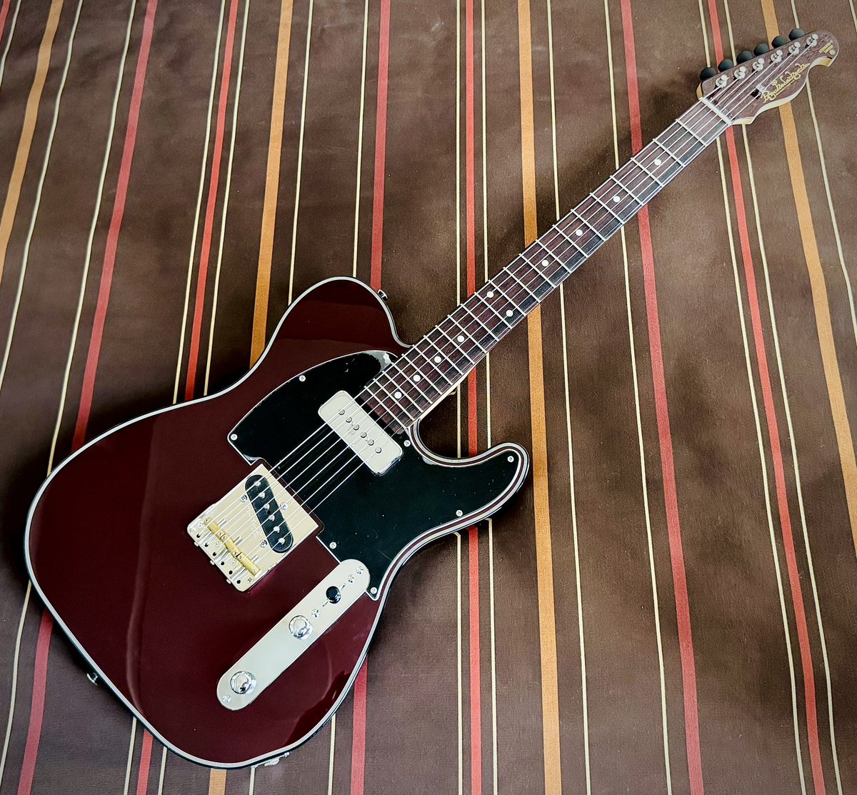 画像に写ってます
9本限定
Psychederhythm（サイケデリズム）
Mellow Deep Red PearlのStandard-T
〆の9本目が完成し
千葉県に在ります
『WAVE1』にて発売します！

wave1.co.jp

本機は既に本日(19日・日)
納入を済ませておりますので
お近くにお住まいの方は
是非！チェックください。