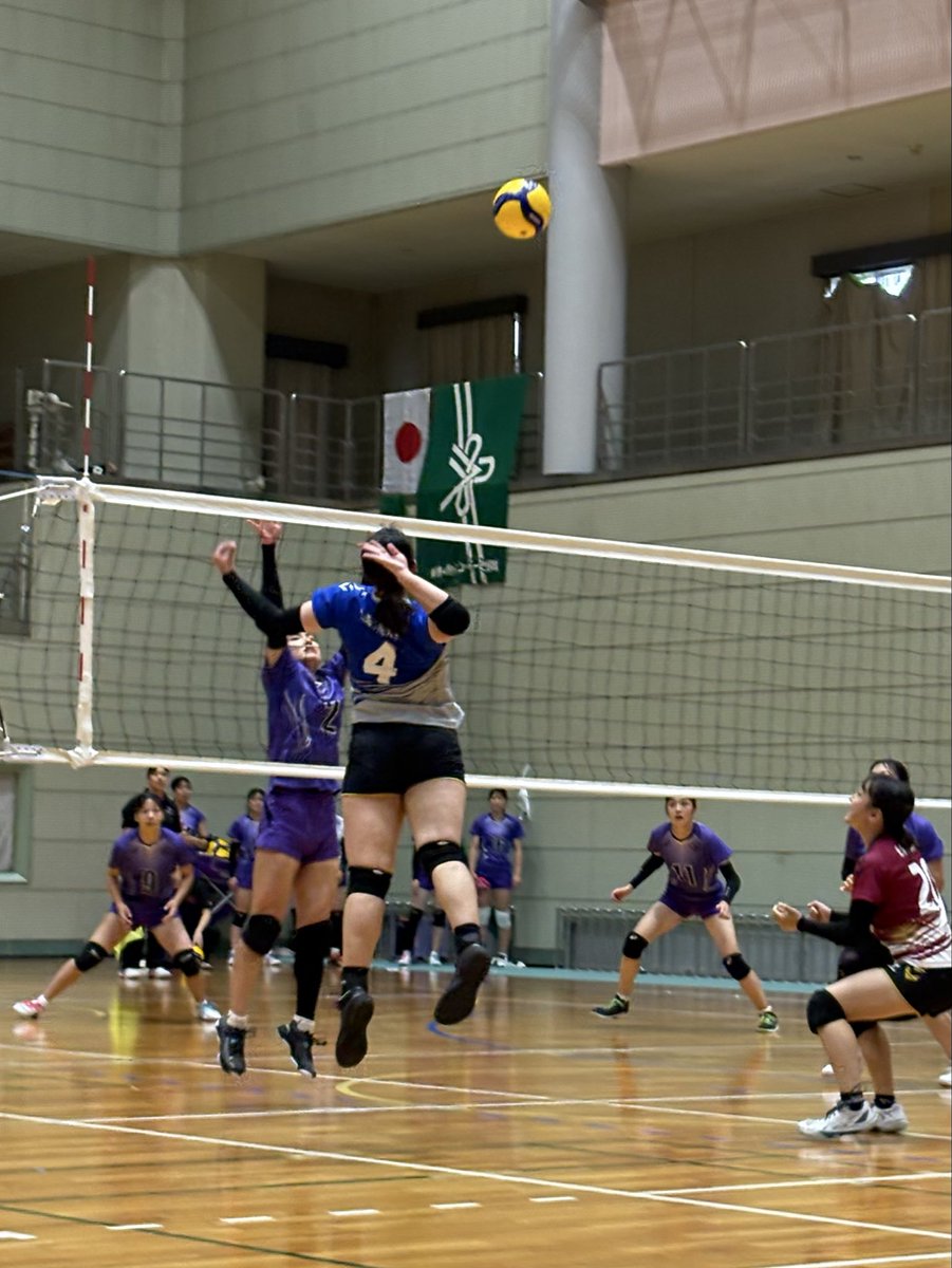 tokai_vb's tweet image. 【2025年度 東海秋季女子1部リーグ戦 10日目】
Bコート第2試合
東海学院大学vs皇學館大学
25-16
25-22
25-18
セットカウント3-0
東海学院大学の勝利です!