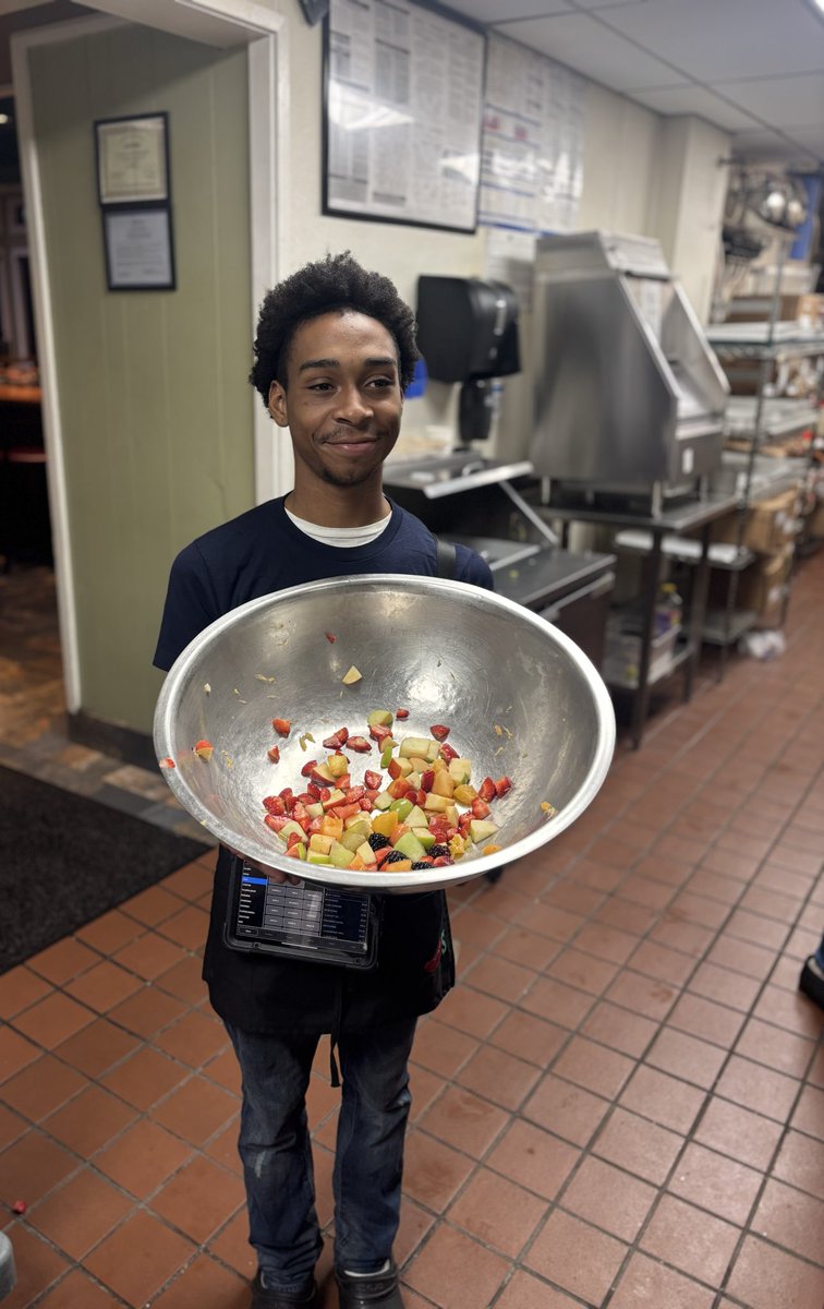 Well fiesta Day (Fruit Day) was a 💥 blast, our TMs didn’t waste anytime digging in  😂 this is all that was left, minutes later lol. #chilislove #culturematters