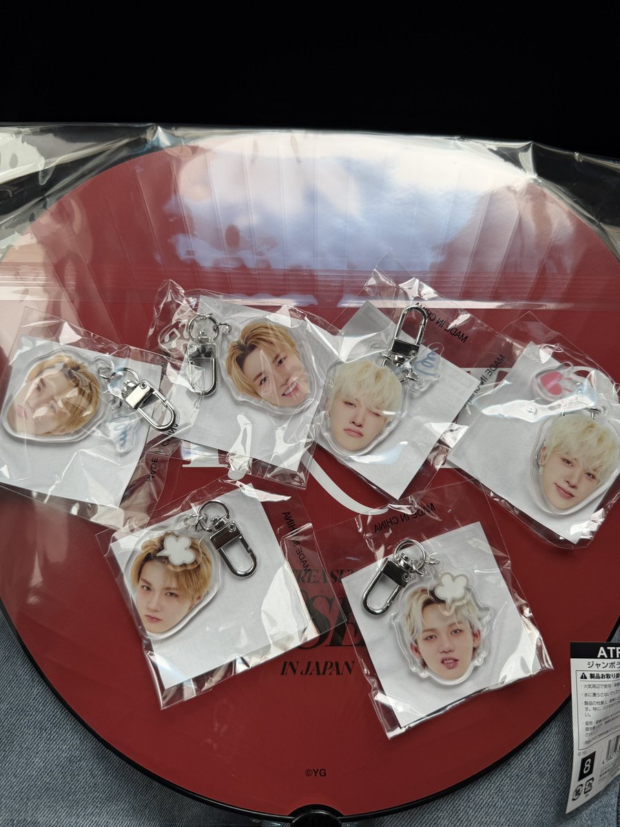 Kim_sinnosuke's tweet photo. treasure 顔アクキー交換

譲　画像の物

求　ジョンウ

郵送での交換📮
#treasure交換 https://t.co/rsxgn7Fz2N
