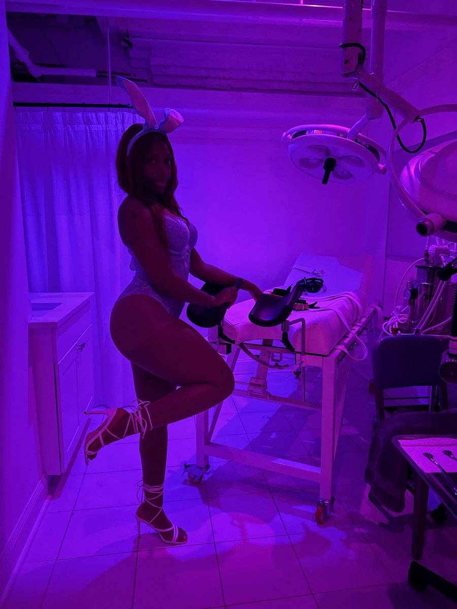 InNeeWeTrust's tweet photo. Low quality bunny photos are all I have to offer. Happy Halloween ! https://t.co/G3DbmqExQN