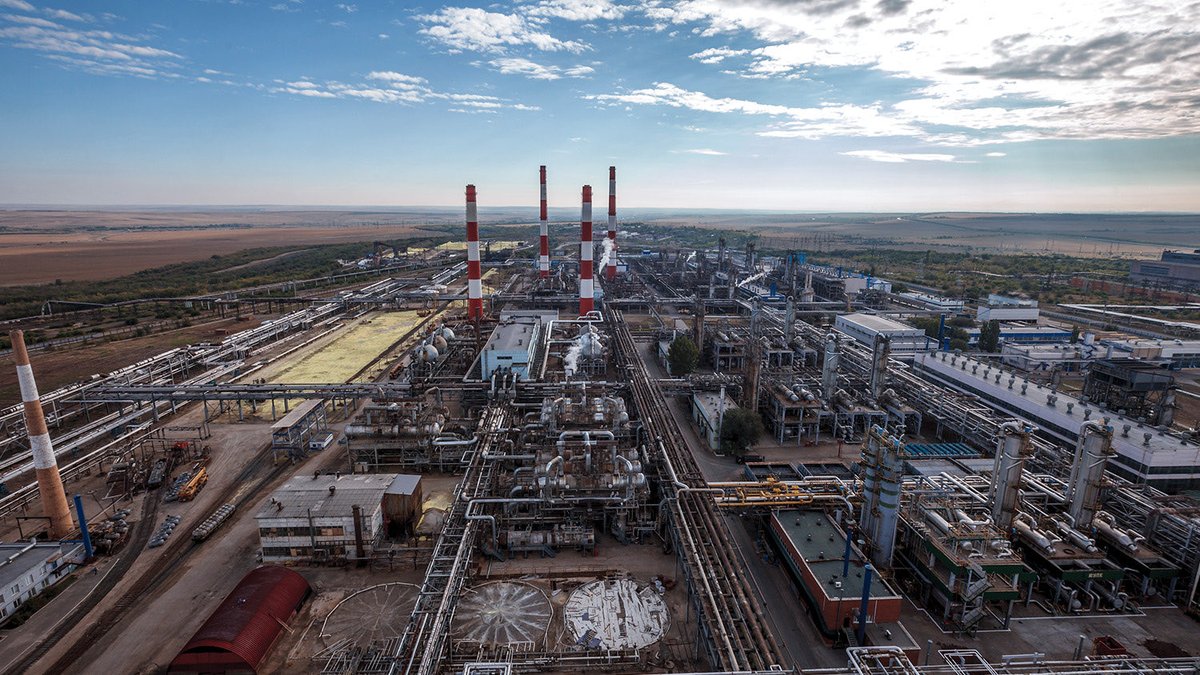 bayraktar_1love's tweet image. On the night of October 19, 2025, a drone attack struck a gas‐processing facility in the Orenburg region of Russia.