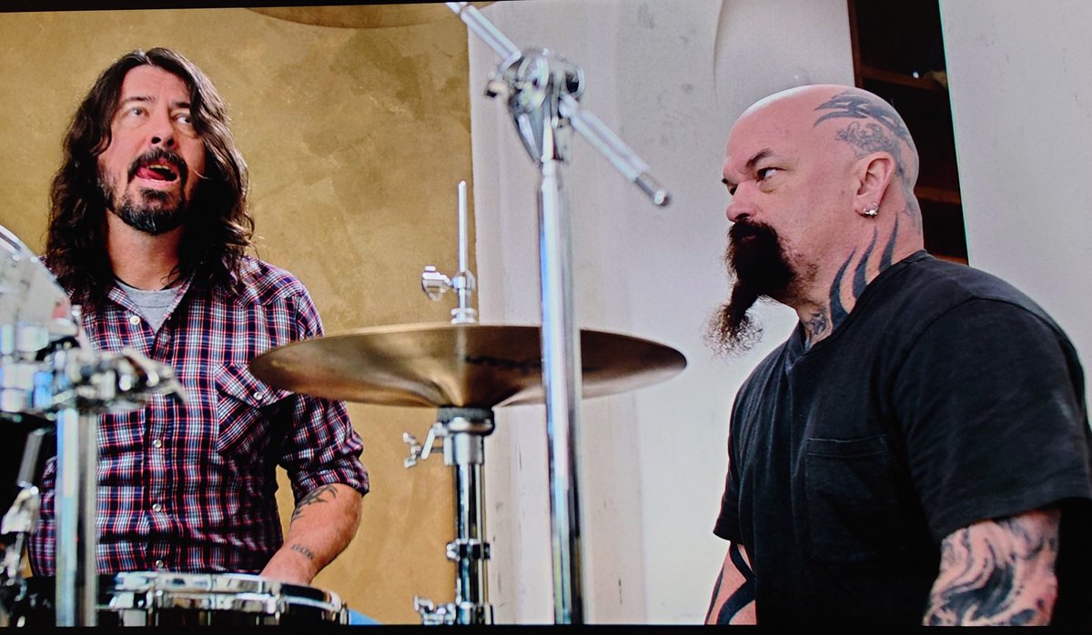 ippei_basirisk's tweet photo. 今気づいたけど、
FooFightersとKerryKingが同時に来日してた10月すげーな。
頑張ればこれ再現できたじゃんw
#STUDIO666 https://t.co/iXFyhQI8wX