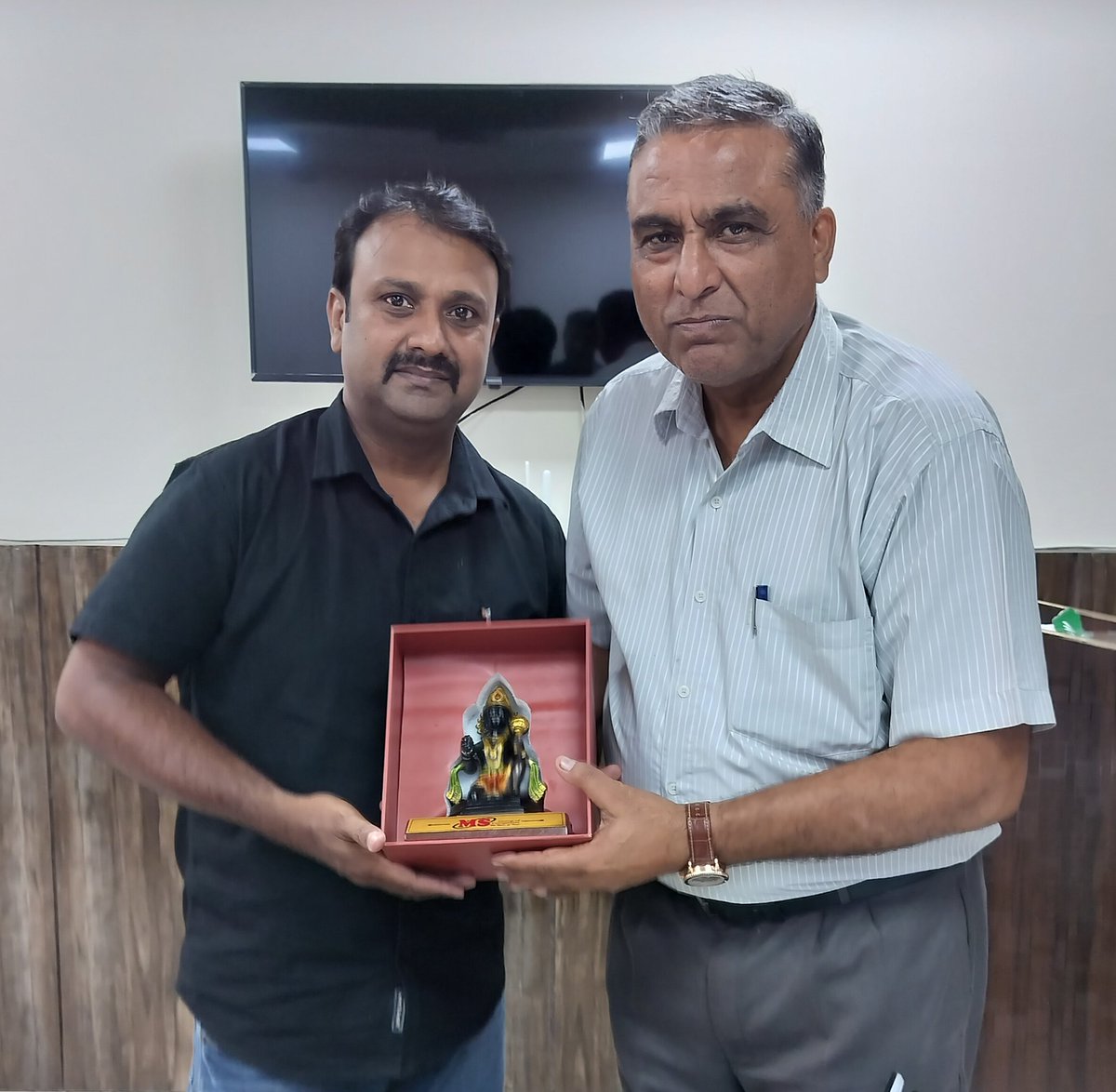 ali_jishan's tweet image. #ACP #Crime Kailash Sharma Sir से आज उनके ऑफिस में मुलाकात हुआ दिवाली के शुभ अवसर पर... #delhipolice