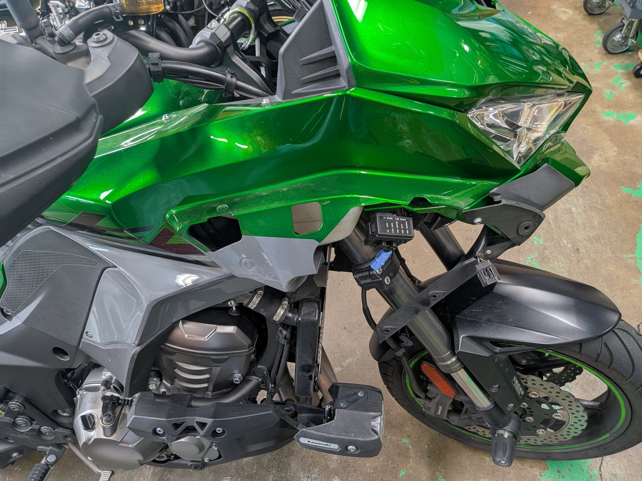 杉本ページ 東本昌平氏が描いた名車が勢揃い！ 選りすぐりの1冊『HAL'S MOTO