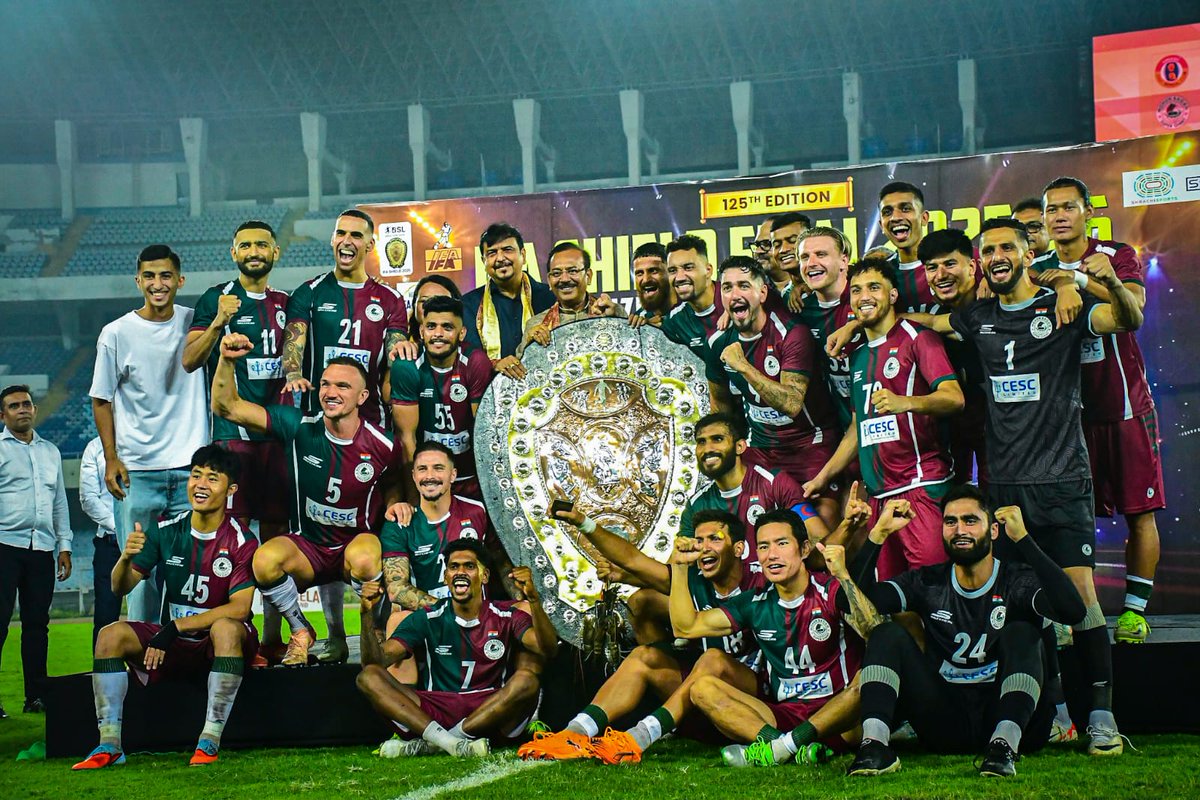 ssen_co's tweet photo. đ Champions Once Again!
Mohun Bagan lifts the prestigious IFA Shield 2025 đĸđ´
A legacy that keeps shining brighter â 125 years of glory, pride, and passion! đĢđĨ
#MohunBagan #IFAShield #Champions #KolkataFootball #GreenAndMaroon #IndianFootball #SSEN https://t.co/WRibQJcgV5