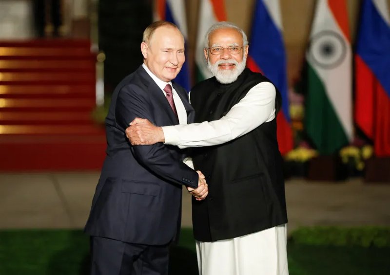 तीन महीने की गिरावट के बाद, अक्टूबर में रूस से भारत का तेल आयात फिर से बढ़ा, जो लगभग 1.8 मिलियन बैरल प्रति दिन तक पहुँच गया, TOI की रिपोर्ट के अनुसार