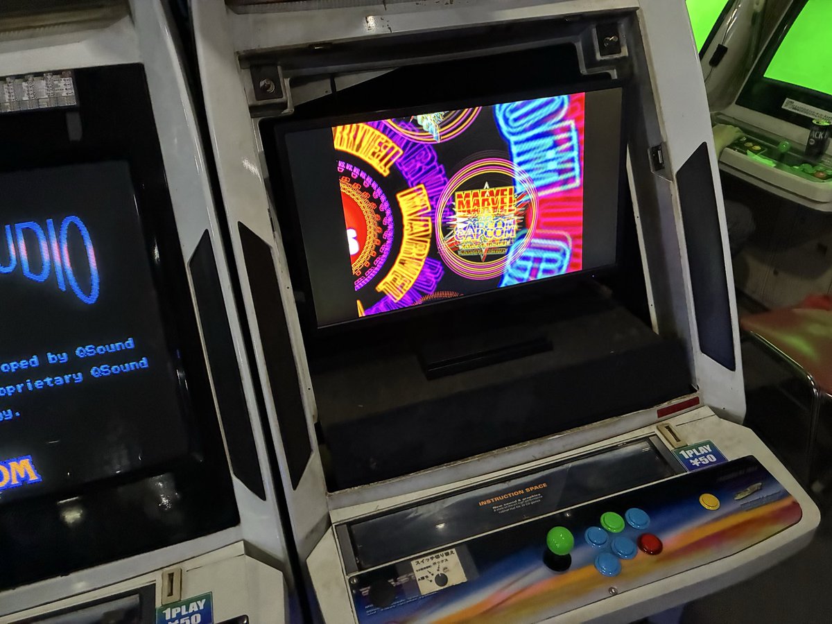 ビッグワンで液晶モニター入っている筐体にmvc2を入れて貰いました。

ゲーミングモニターなんで違和感無い
これで暗いステージで黒センチネル選ばれても大丈夫
ブラウンだとまじ見えないからね