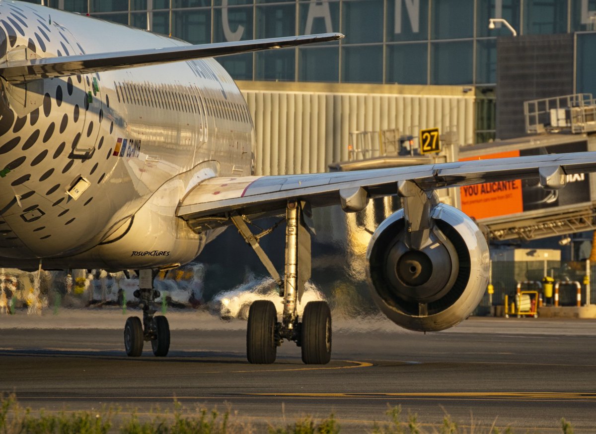 Momentos de ayer en el VIII Spotter day en <a href="/ALC_Airport/">Aeropuerto Alicante-Elche Miguel Hernández</a> organizado por <a href="/ALCspotters/">ALCspotters</a> y con la colaboración de <a href="/aena/">Aena</a> 📸🛩️😍