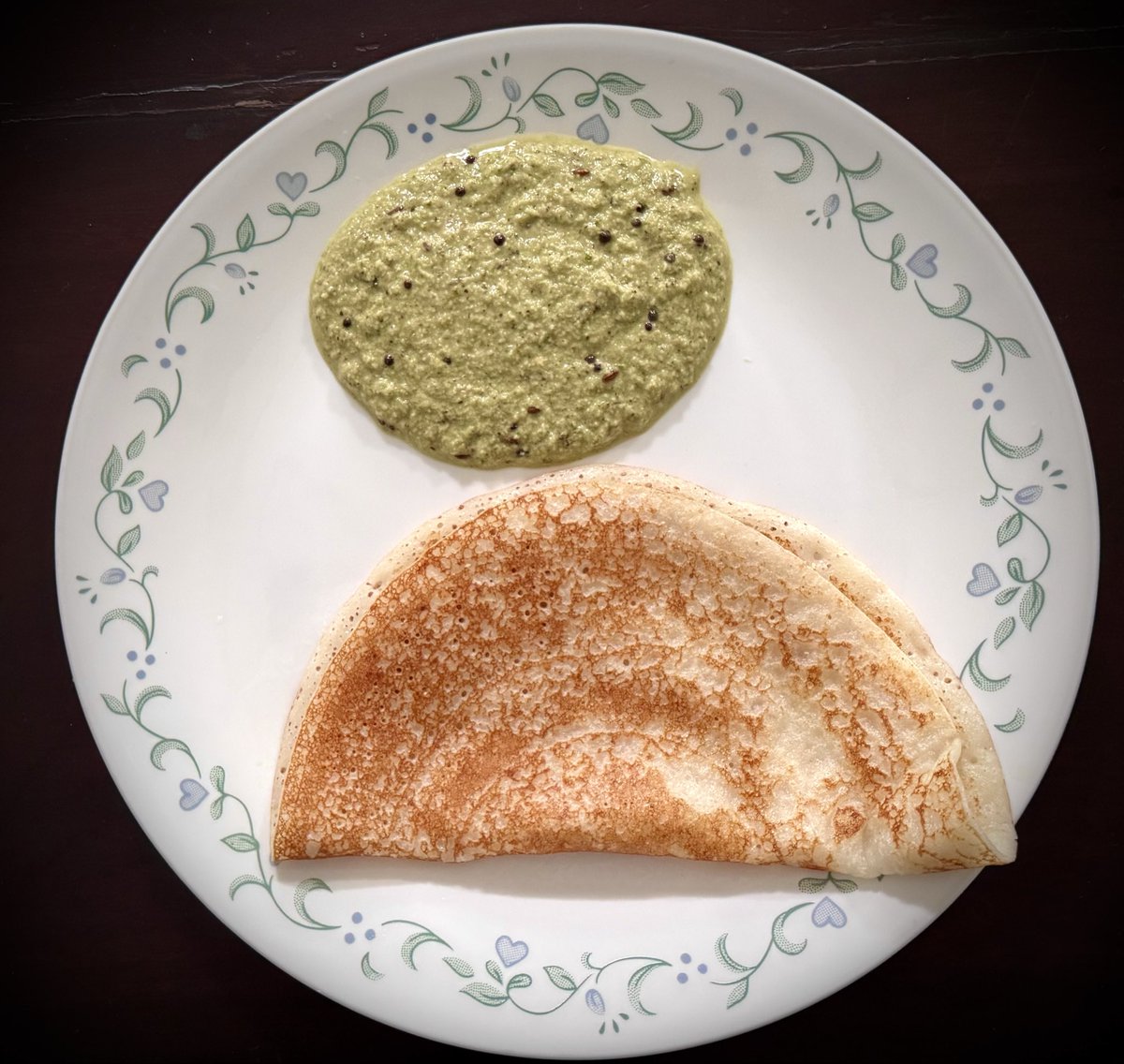 anilbhatortho's tweet photo. Normalize #dosey again..
Soft fluffy centre, lightly crisp edges, just a polite whisper of ghee, that’s the dosey we grew up with..
…Not the dosa–papad hyper crisp hybrids, brittle as glass, ghee leaking like an oil spill, stuffed with semi liquid palya that turns into dosa porridge by bite three..