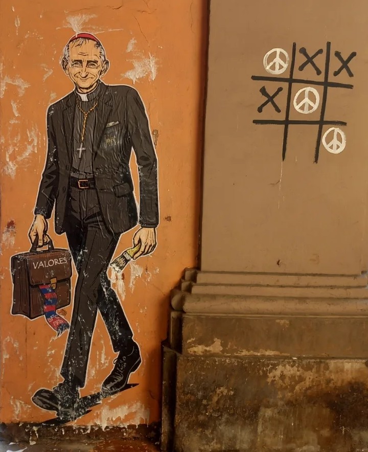 La pace è il nuovo martirio a cui oggi la Chiesa viene chiamata. La Chiesa dovrebbe fare ammutolire i potenti della terra per la fierezza con cui, noncurante della persecuzione, annuncia il Vangelo della pace e la prassi della non violenza.
~ Tonino Bello

Opera di Maupal