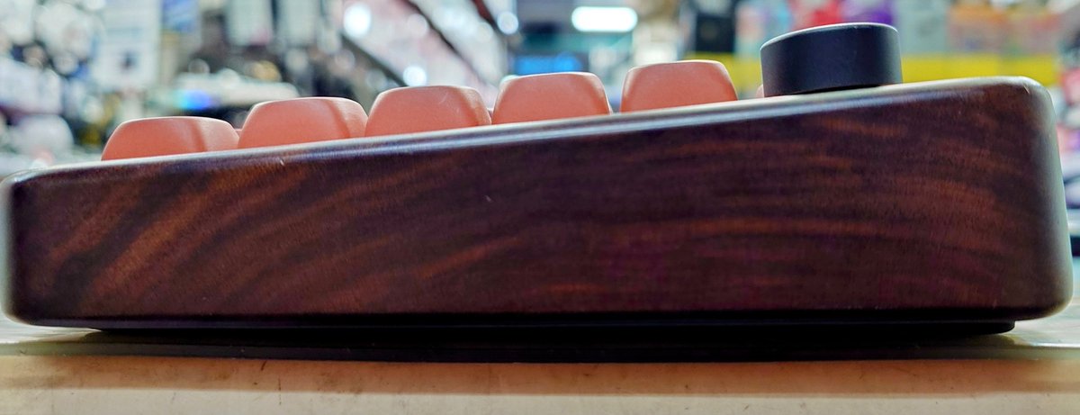 極美品✨最新モデルと同じデザインの超軽量神速モバイル✨第１１世代コアｉ５✨ＦＨＤ 美品の超ハイスペック神速モバイル／第11世代コアi5に超高速