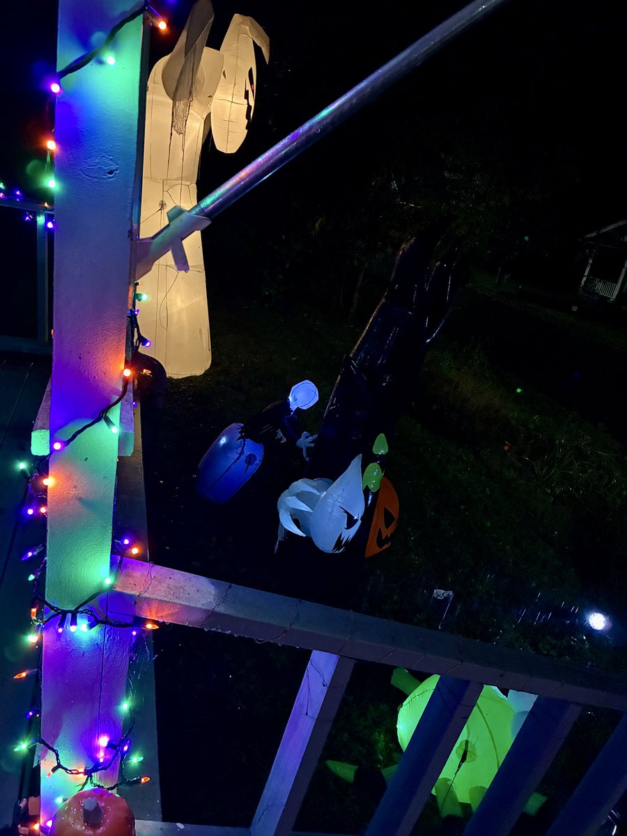 nstarbnb's tweet photo. Just the rain, the lights, and a quiet night to think.
The kind of peace that doesn’t ask for attention — it just is. 🌧️✨
#NorthStarNights #SmallTownDreams #PeacefulChaos #CozyVibes https://t.co/eSwmzJDoGK