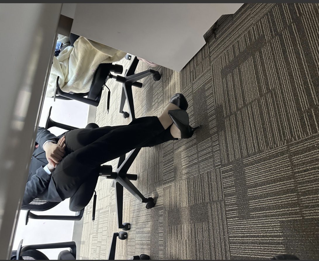 unuill5's tweet photo. 同好办公室打胶 公司30多的少妇趁她调休顺走走高跟入厕所来一��� 肉丝没一起有点浪费啦 #扫楼打胶 #打胶 #Footfetish #Feet #Stockings #Heels #Cumonshoes #Kink #Fetish #丝袜 #高跟鞋 #恋足 #原味 #玩鞋 #恋物 https://t.co/SS7D27MoBb
