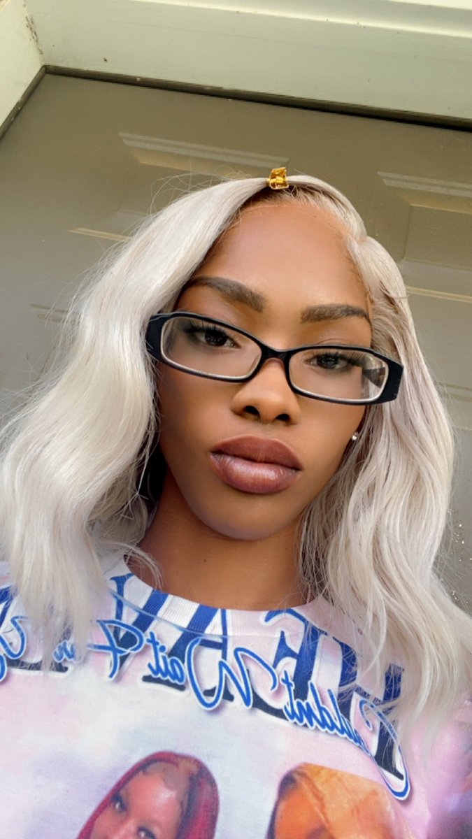 LadyMekey's tweet image. I been cuffed up too long, let me remind niggas💋