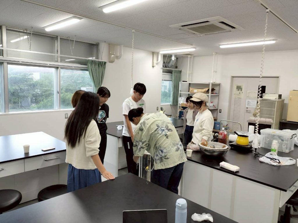 今日はサイミツを行いました。新入生は多分2回目なのかな？蜜切り無茶苦茶難しいって個人的に思ったけど、みんな上手にやってたなぁー
自らの手で作り上げた物は結局、うまいんだよなー