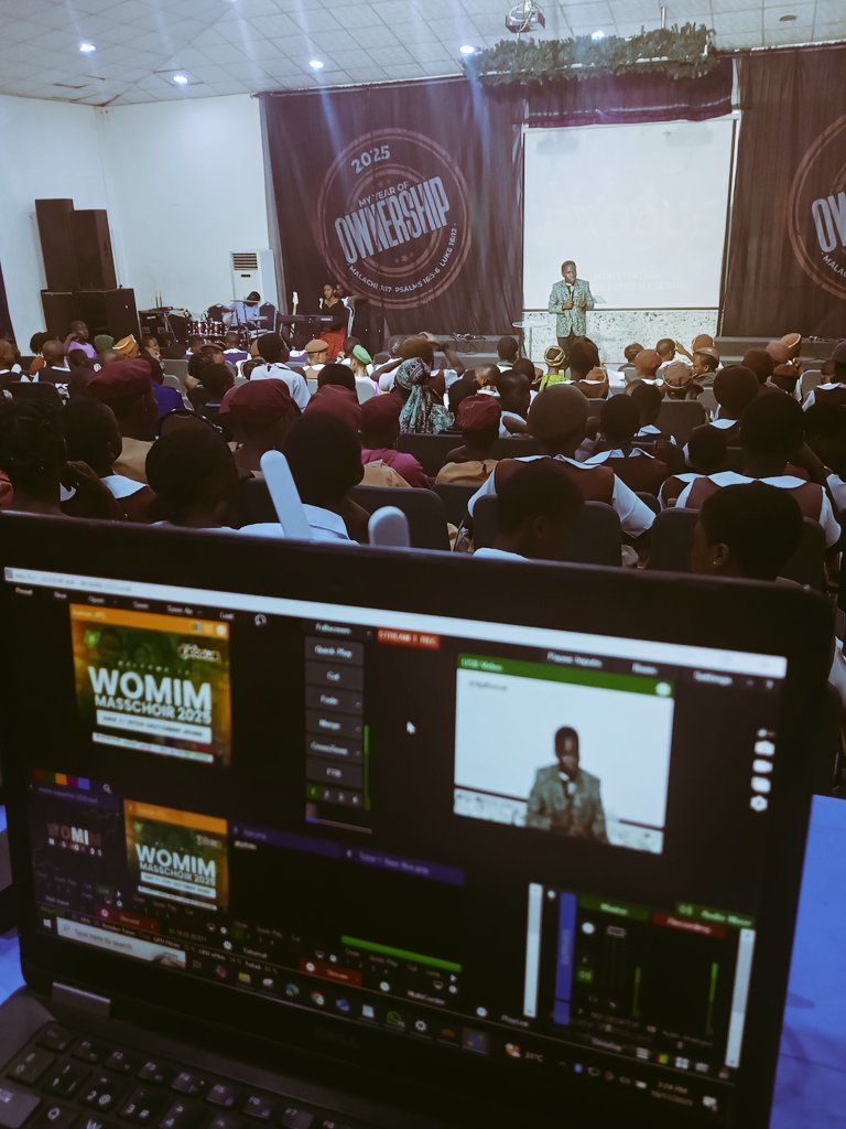 ajohnfaluyi's tweet photo. The best of you is someone else starting point, be humble and keep going 📸👨‍💻🌄 

#Livestream #ayexpro #vmix https://t.co/3DiRZxCNs1