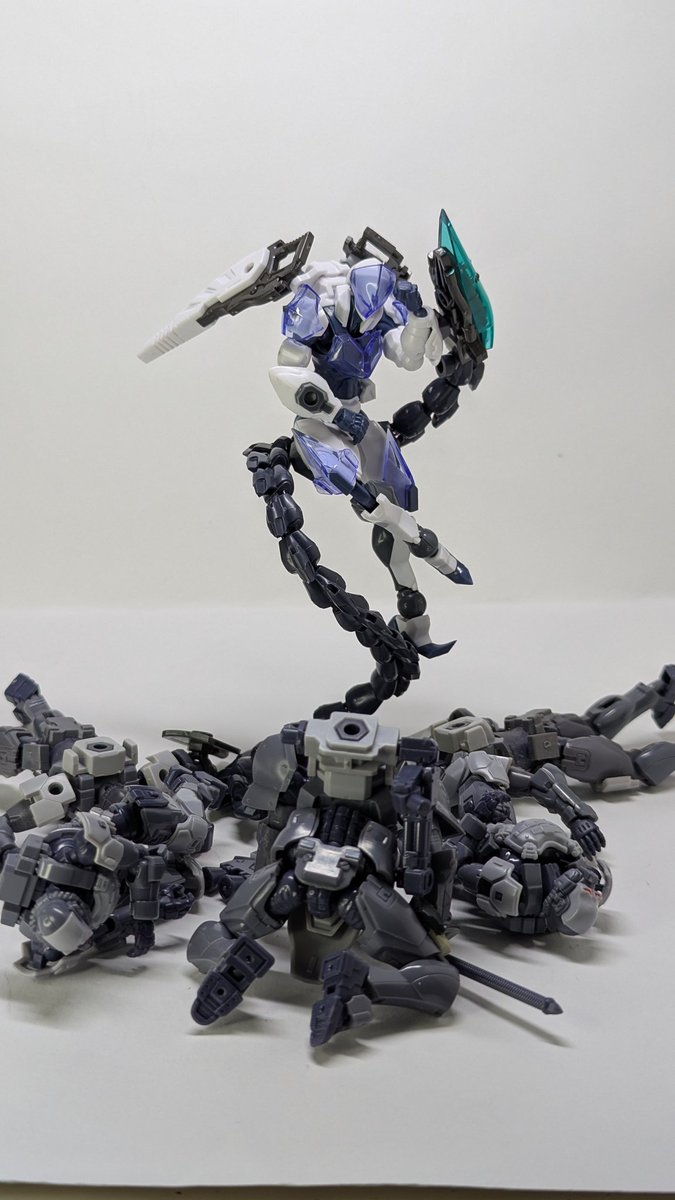ビショップ本体がかっこいいのは勿論だけどチェインブレードに可能性を感じる
#ヘキサギア
#2025年9月発売ヘキサギア