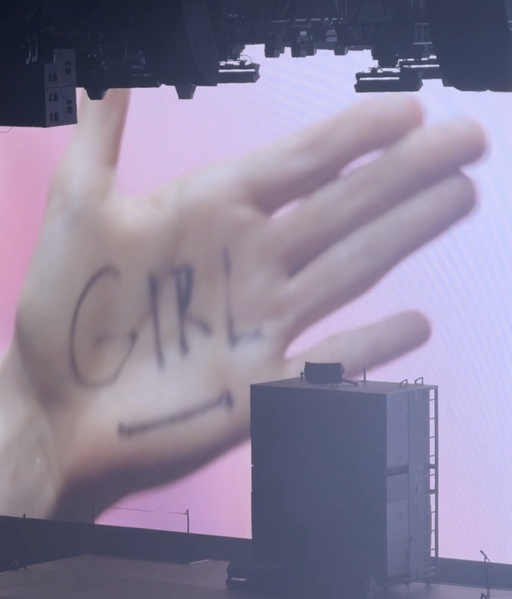 heyitstye's tweet photo. SHUT UP #lorde #charlixcx #ultrasoundtour #girlsoconfusing https://t.co/zv5vcplwnS