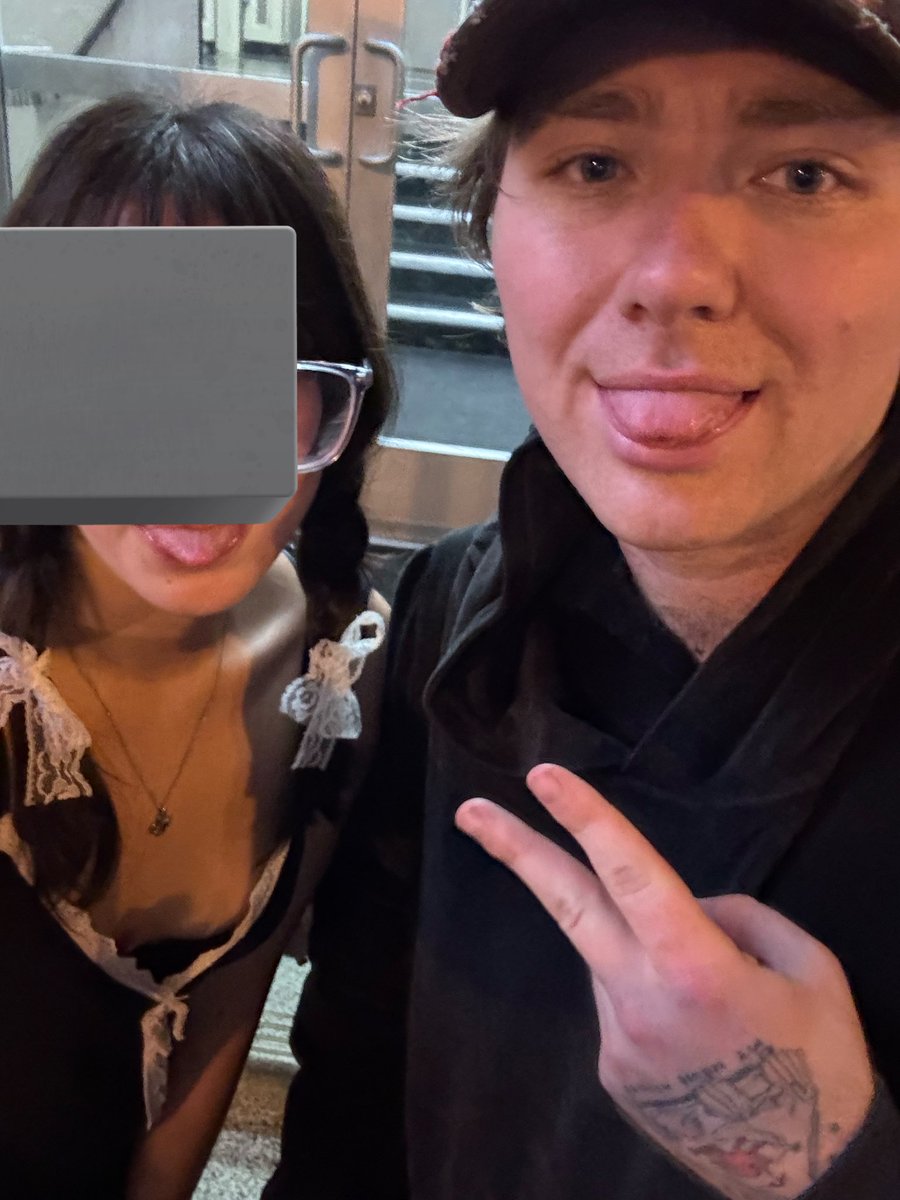 religionofhell's tweet photo. MY NIECE GOT TO MET NICK RATTIGAN BEFORE ME FUCK https://t.co/5rEoIHOkGn
