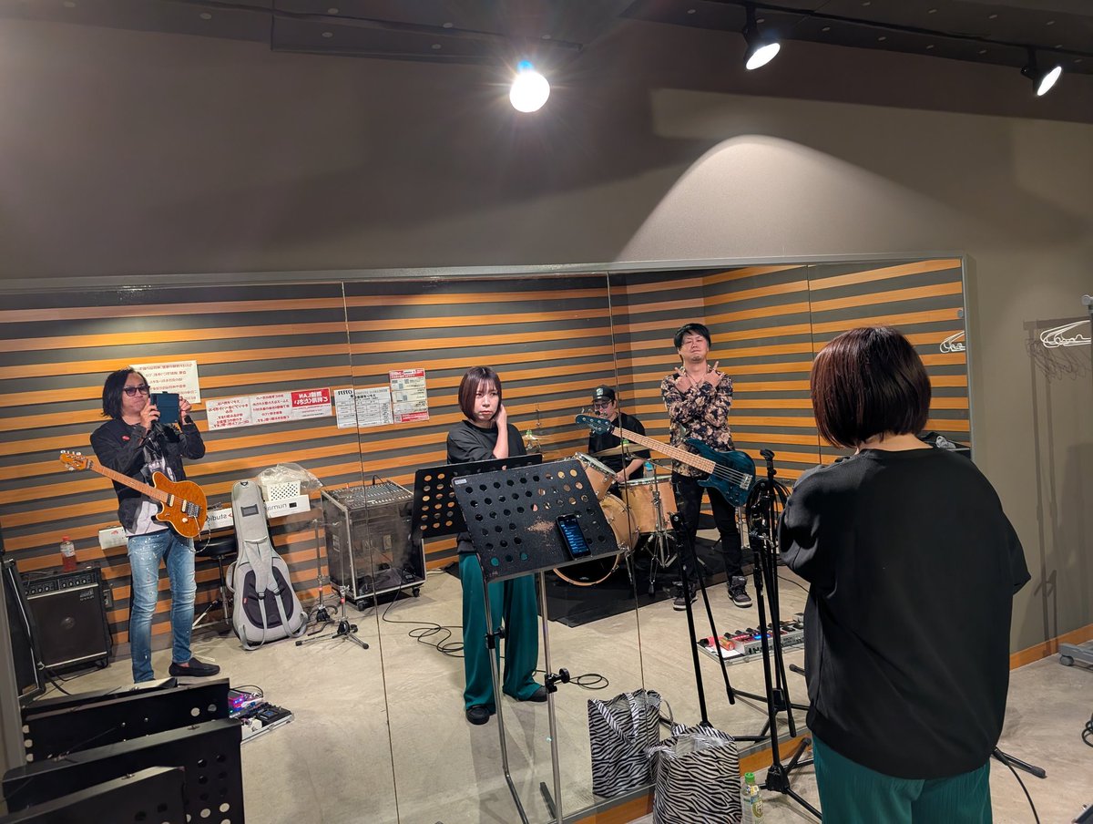 tomoshimura's tweet image. 今日は、健康志向バンド✨70degrees✨のスタジオ🎸
朝早くからお疲れ様でしたぁ☺️👍
#70degrees