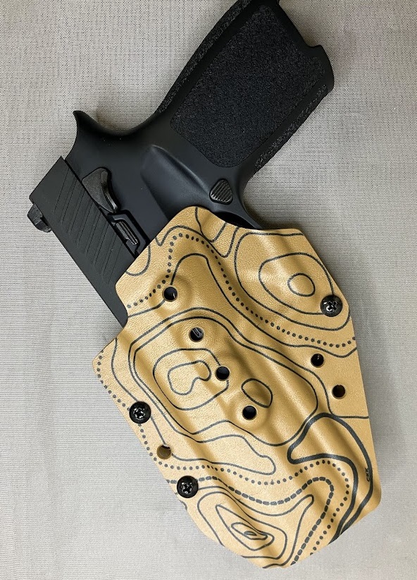 MataemonW's tweet photo. 例えば、P320ホルスターを左側でキャリーしたいとき、右側は隠れてしまう…
そんな時に片面のみ柄ごと分けて揃えると、色分けすることが可能です！

もちろん汚れてしまってどうにかしたい…
見える側だけを柄交換して気分を変えたい！
という感じでご活用ください https://t.co/sISCt10y9b