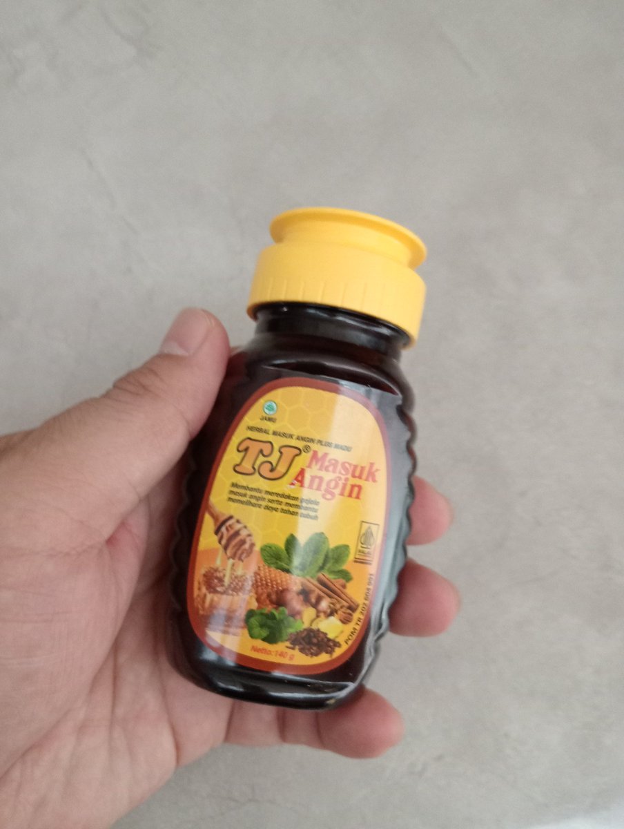 bashindo's tweet image. 喉が痛いときにこれを喉に直に流し込む。
スーッとして、喉の痛みが少しずつ治まる。
ハーブとハチミツがブレンドされている。
インドネシアのコンビニで売っている。