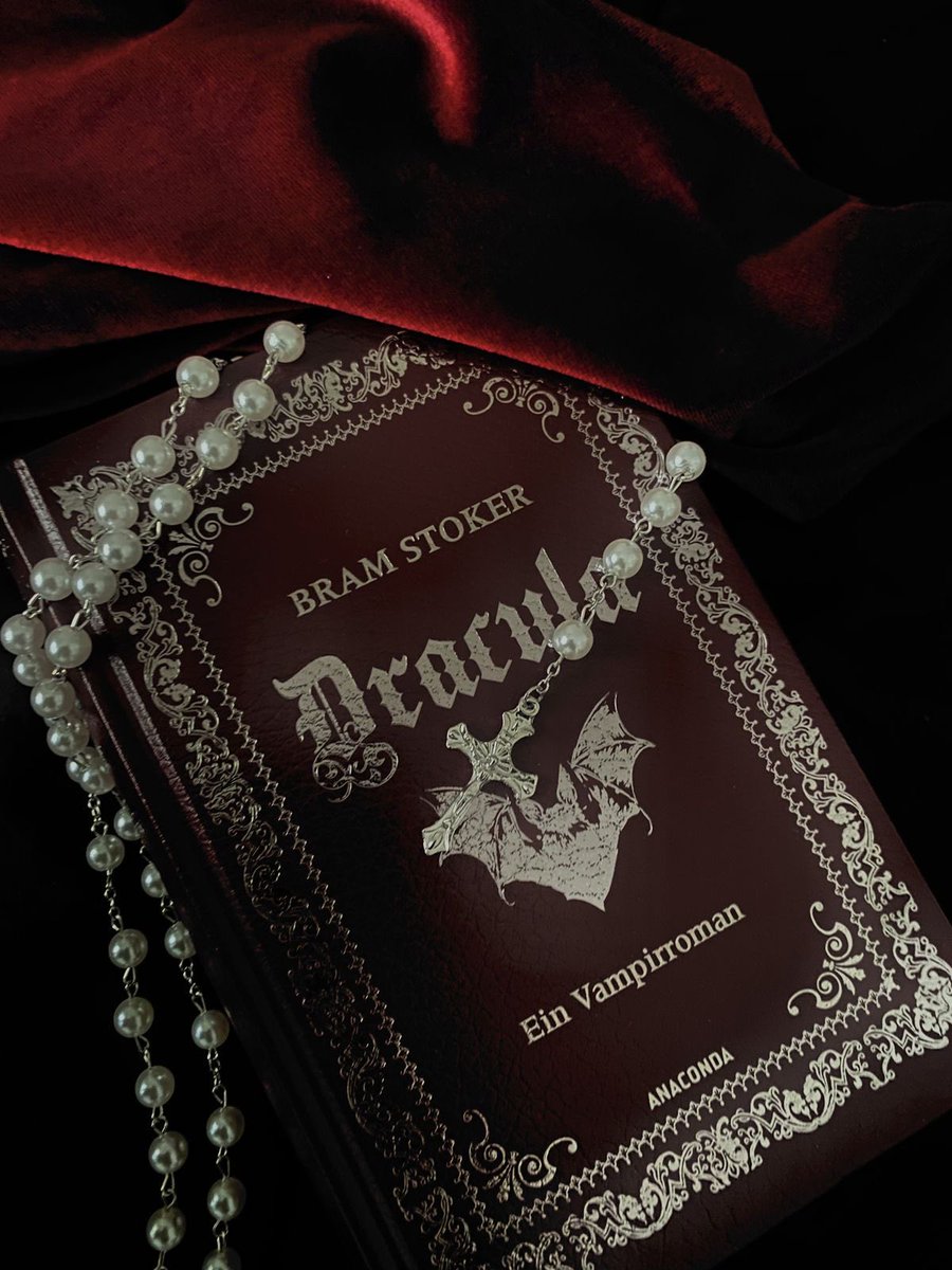 ⚜️𝔙𝔞𝔪𝔭𝔦𝔯𝔢 𝔞𝔯𝔱⚜️ (@vampirearts) on Twitter photo 