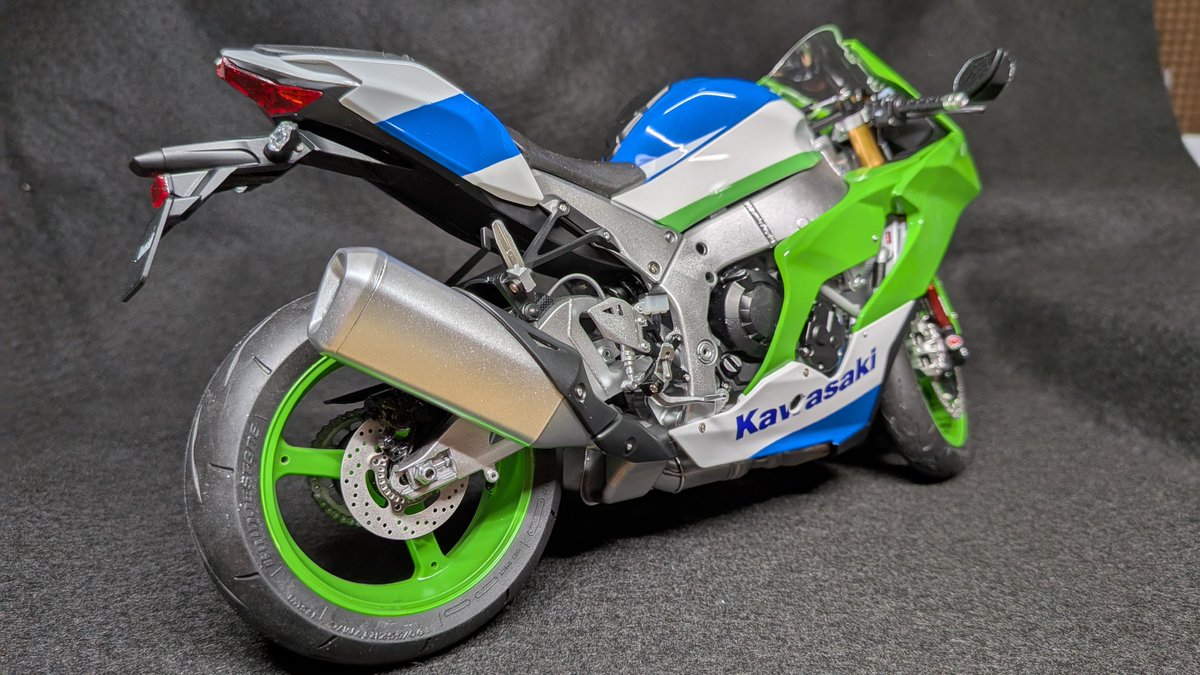 MASAMETAL17's tweet image. MENGMODEL ZX10R 完成しました🎉

最後のカウル組み立てでクリア割れができましたが(泣)完成といたします

＃MENGMODEL
＃ZX10R
＃バイクプラモ盛り上げ隊