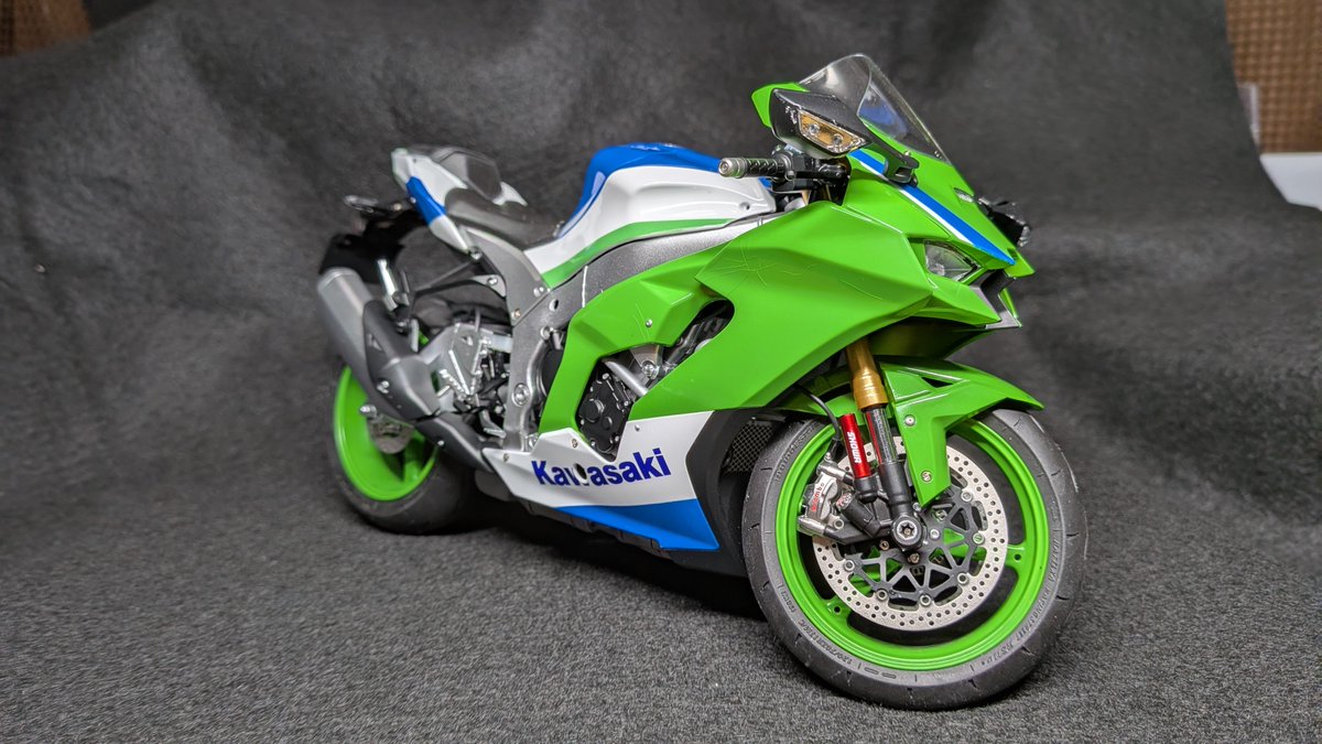 MASAMETAL17's tweet image. MENGMODEL ZX10R 完成しました🎉

最後のカウル組み立てでクリア割れができましたが(泣)完成といたします

＃MENGMODEL
＃ZX10R
＃バイクプラモ盛り上げ隊