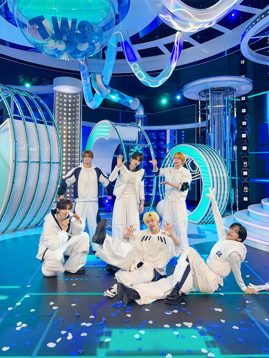 [#TODAYWITHUS]
251019 인기가요

#TWS #투어스 #247WithUs
#play_hard
#OVERDRIVE #TWS_OVERDRIVE
#HeadShouldersKneesToes #TWS_HSKT