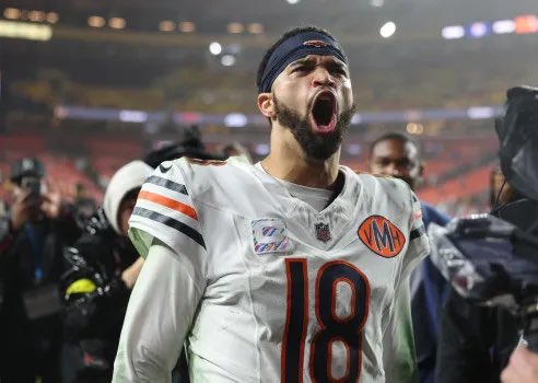 LopesLocks's tweet photo. PLAY OF THE DAY ‼️

Bears -3.5

#nfl #nflbets #bets #football https://t.co/CLxf5EaPbo