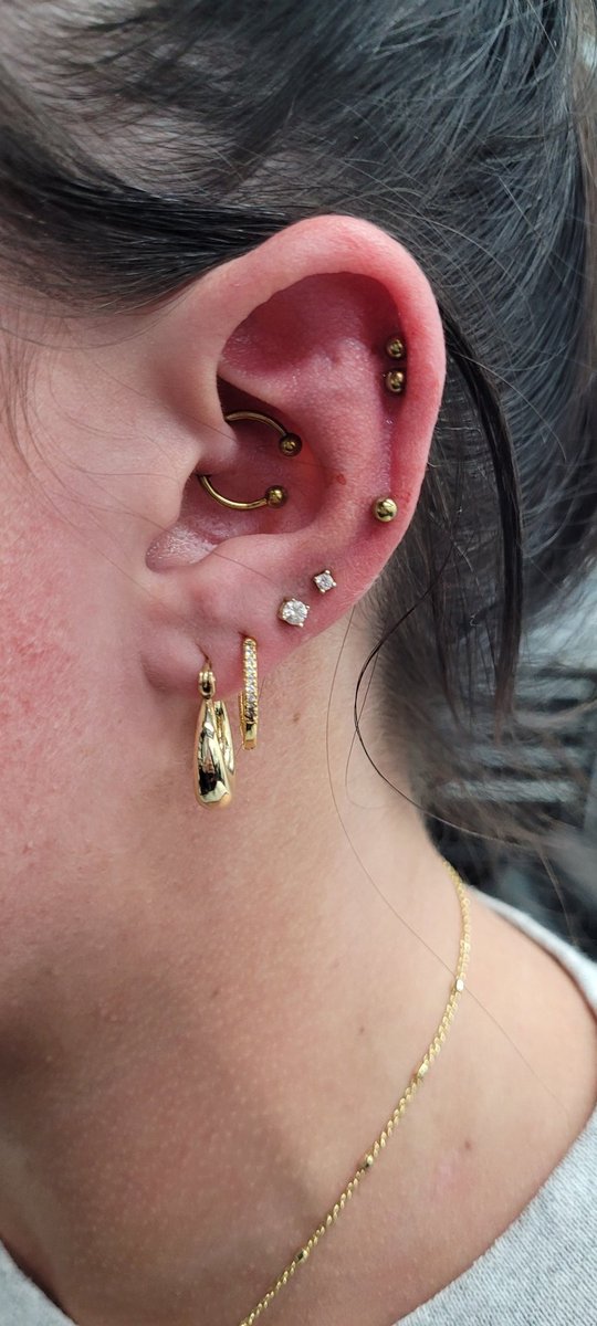 LetsGetStabbin's tweet photo. Some stacked helix piercings with a mid helix!
#helixpiercings #earpiercings
#piercer https://t.co/361f08Vxhq