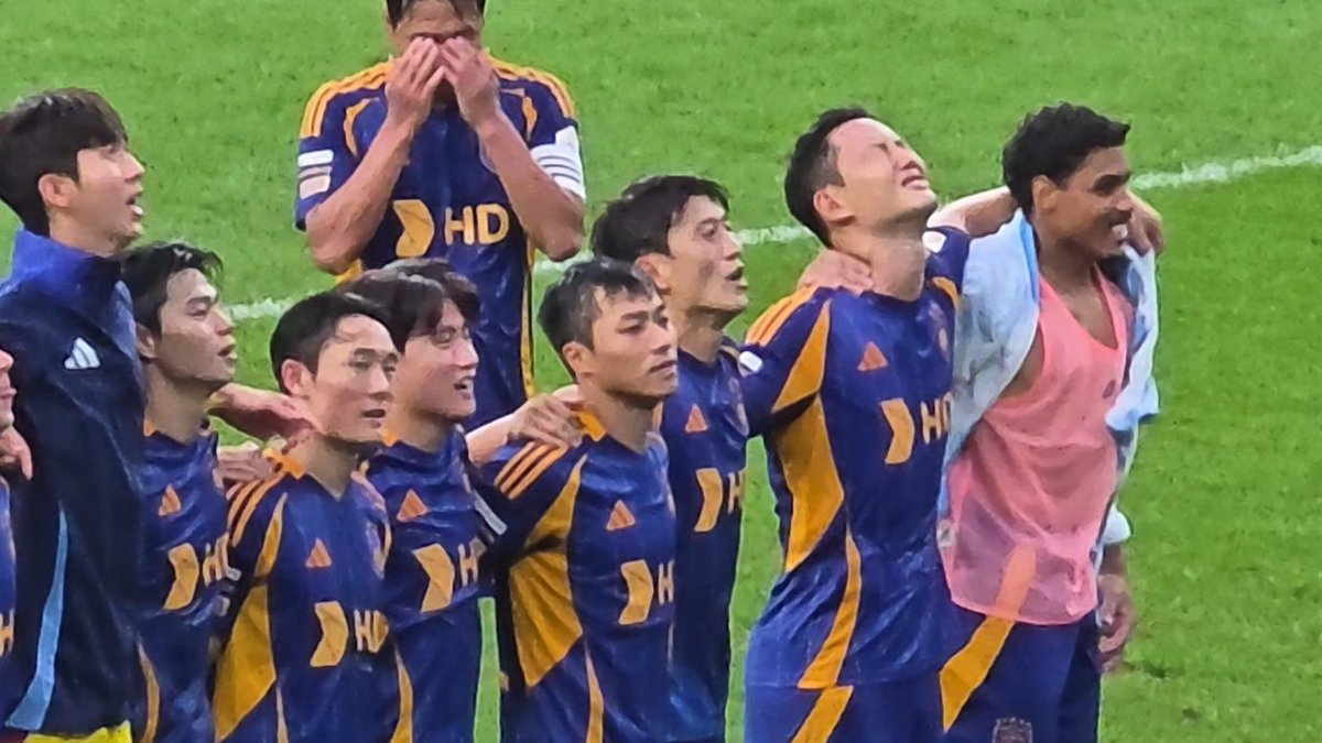 우리팀 센터백들이 너무 울보야 진짜 어제 경기에서 제일 웃겼던거같음