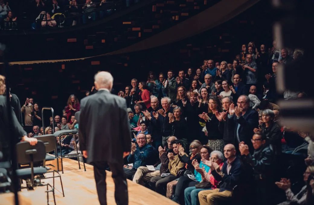 un #Premierministre <a href="/SebLecornu/">Sébastien Lecornu</a> qui fait son marché, des adieux émouvants <a href="/DBarenboim/">Daniel Barenboim</a> <a href="/OrchestreParis/">Orchestre de Paris</a> 
brevesdeblog.wordpress.com/2025/10/19/18-…