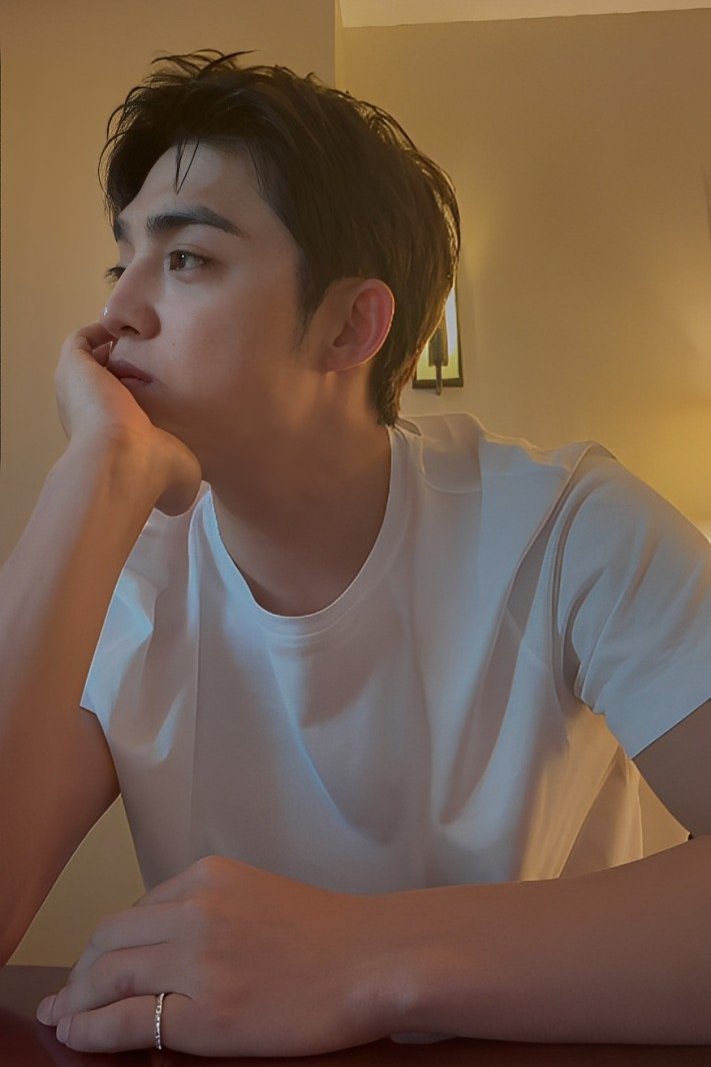 ultfml's tweet image. i just know jeonghan kisses him every chance he gets