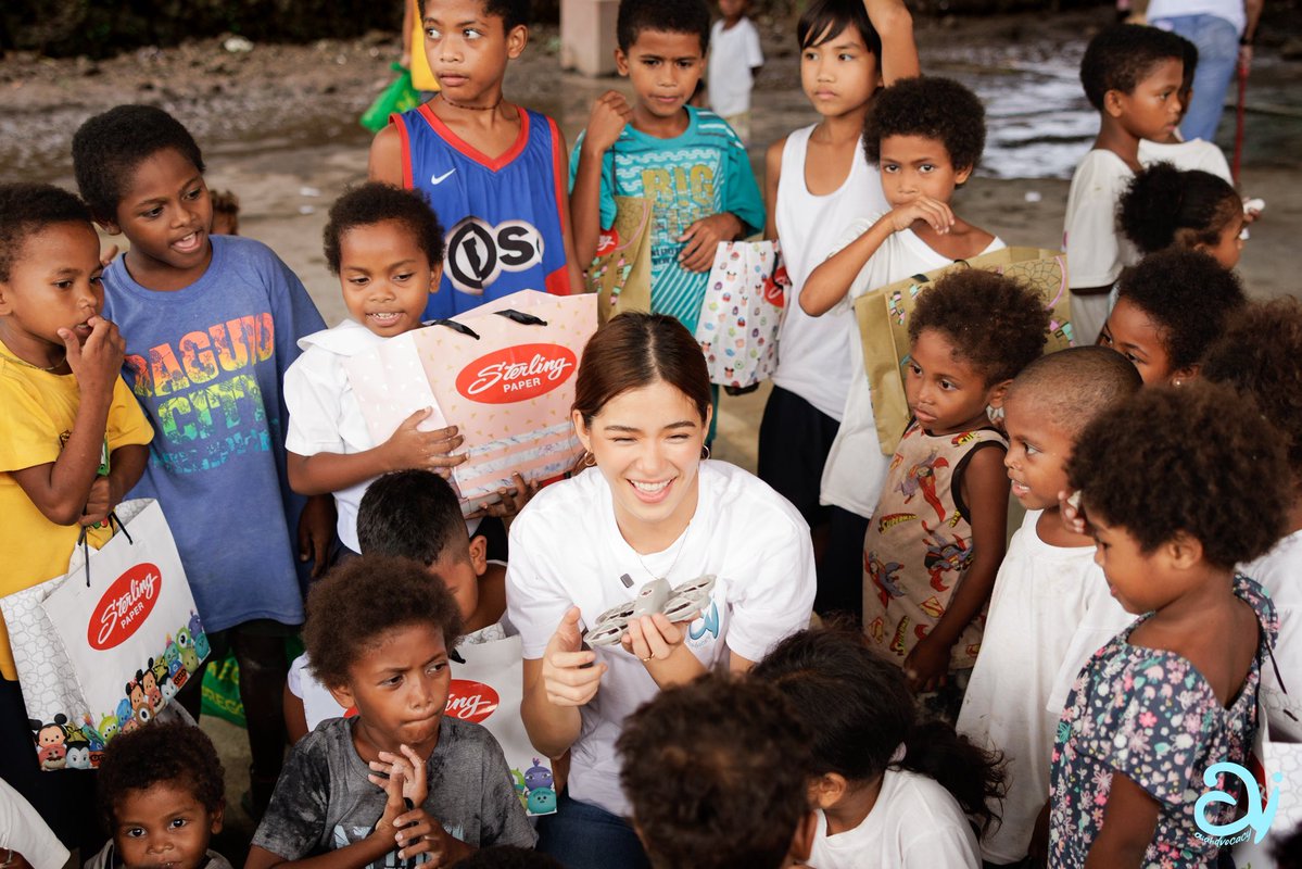 omg this shot 🥹 this reminds me of that one aiah live where she said her happiness comes from seeing people happy. 

her joy isn’t really about herself—it’s about the smiles she creates. look at her so genuinely happy, she's always been too pure for this world