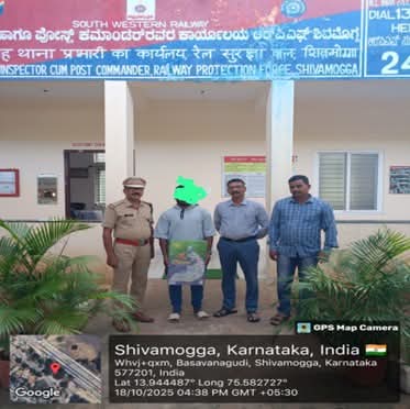 rpfswrmys's tweet photo. #Samraksha:On 18.10.2025, RPF/Shivamogga  apprehended one person who was carrying polythene bag containing  two pack of fire crackers V/Rs. 500/- at Shivamogga Railway station. Further, a case has been registered in SMET Post. @DrmMys @RPF_INDIA https://t.co/wBOpsAMzKx