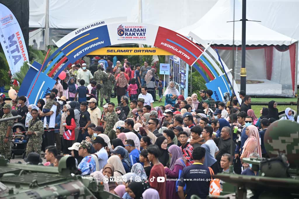 MyMOTAC's tweet image. RERUAI MOTAC DI PROGRAM MADANI RAKYAT 2025, MELAKA TERUS MENDAPAT SAMBUTAN PENGUNJUNG PADA HARI KEDUA

Klik facebook.com/share/p/1AEfBx…

#ProgramMADANIRakyat
#PMR2025Melaka
#MADANIBekerja 
#TaatSetia