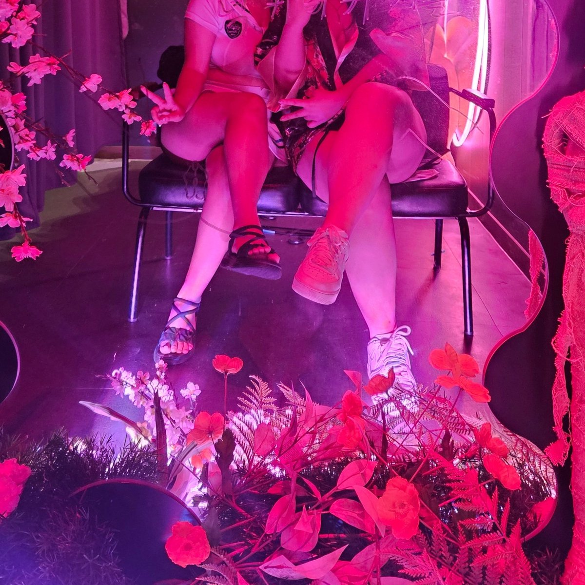 👩🏻 자주 소통하는 <a href="/KlppppMak/">jomajomaCP</a> 커플과 오로라 첫방문🤭
옷은 부끄러워서 탈의실에서만 입고 사진찍고 바로 갈아입기..! 
언제봐도 이쁜 쪼마😘😘 

<a href="/jomao_ov/">쪼마</a> 

#섹트 #오로라