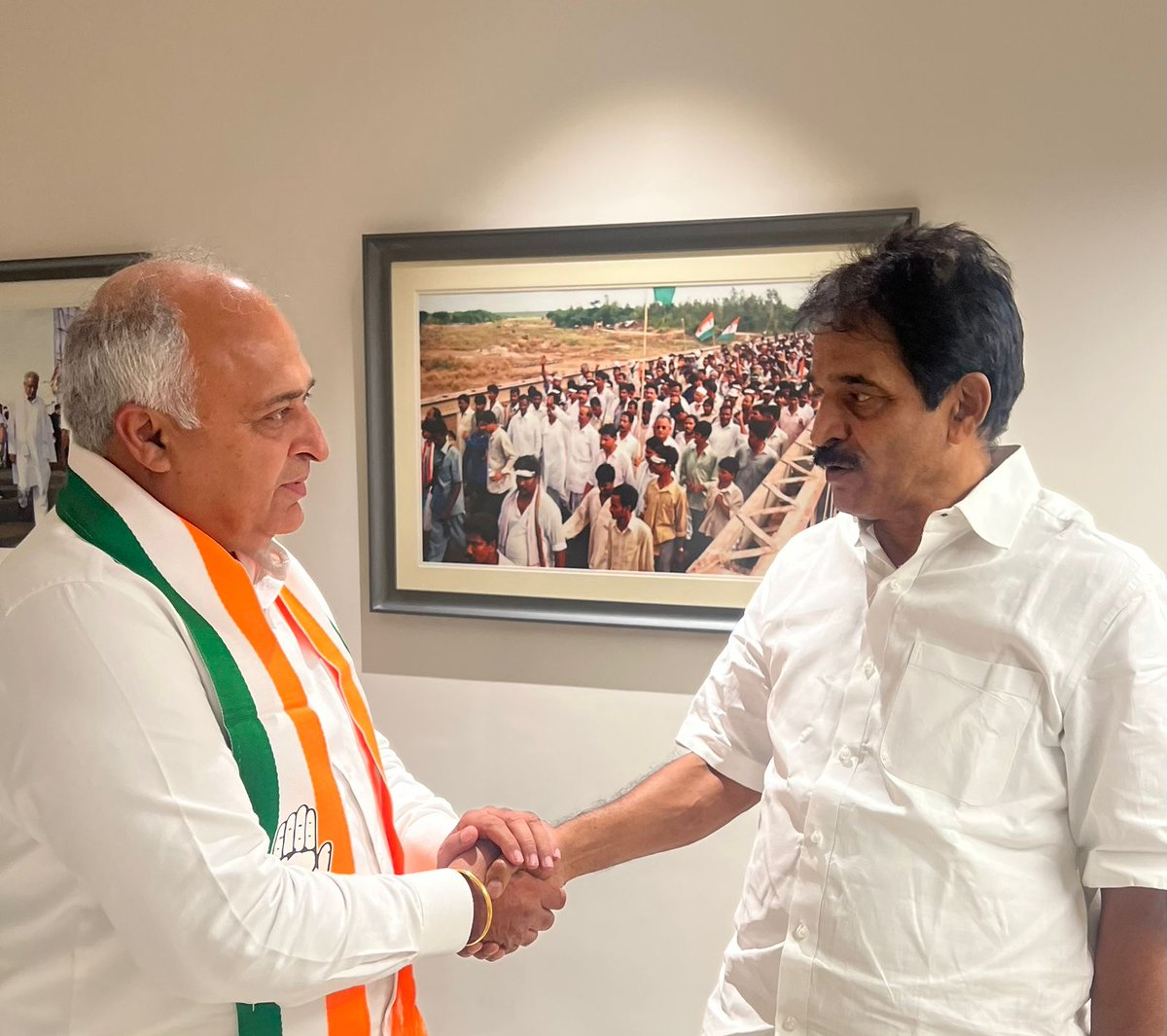 INCIndia's tweet photo. Shri Sanjeev Sharma (Bittu), the former Mayor of Patiala, joined the Indian National Congress today in the presence of AICC General Secretary (Org.) Shri @kcvenugopalmp and AICC General Secretary in-charge for Punjab Shri @bhupeshbaghel. https://t.co/eg1PjdXfmt