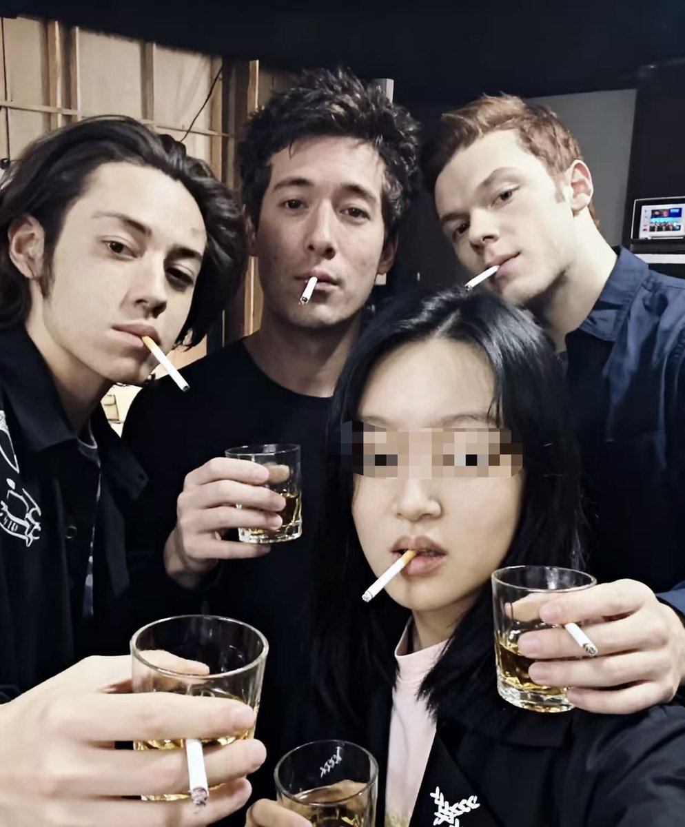 cherryffffff's tweet photo. 下周带04年的小女友到青岛出差，估计会待两三天，她shameless狂热粉，爱喝酒，刚打了唇钉，外面冷漠内心反差，M属性。这条希望推给 #青岛情侣  #青岛夫妻 #青岛 有同好一起，晚上感受下青岛的bar，再回房间飞行棋或者打扑克。 https://t.co/5BYX4yj8cD