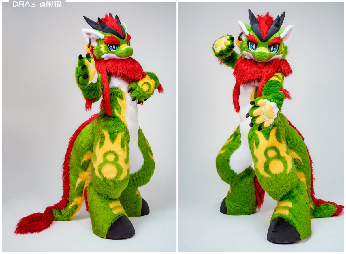 颈间的赤焰顺着鬃毛跳跃，
那火焰的热度，危险又俏皮。
麒麟带着笑意伸爪，
你是不是也想靠近看看？
小心哦～他可是一位会玩火的神明🔥
#DRAS #wwpass #fursuit #万物通行