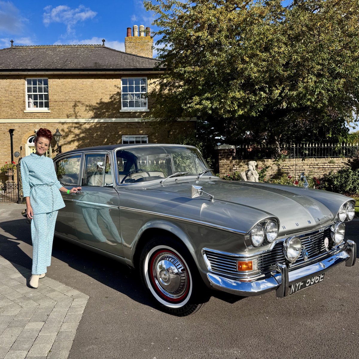 Humber Imperial -  a rare 1960s British luxury classic car

Would love to know what you think of the old Rootes cars. Personally, this is one of my favourites I have tested 

youtu.be/esap0HGQr8A