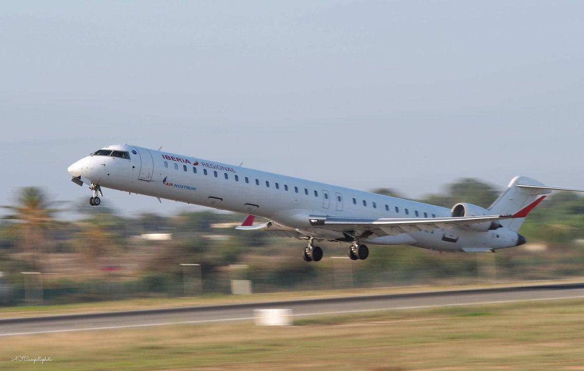 Maravilloso día el de ayer los que tuvimos el privilegio de asistir al VIII spotter day en <a href="/ALC_Airport/">Aeropuerto Alicante-Elche Miguel Hernández</a> 

Día rodeado de entusiastas de la aviación y de gente con ganas de aprender de este mundillo. Gracias a <a href="/aena/">Aena</a> ☺️
Fotos de <a href="/Josue852022/">Josué Merino</a> 
Jesús Fernández 
Antonio Campello