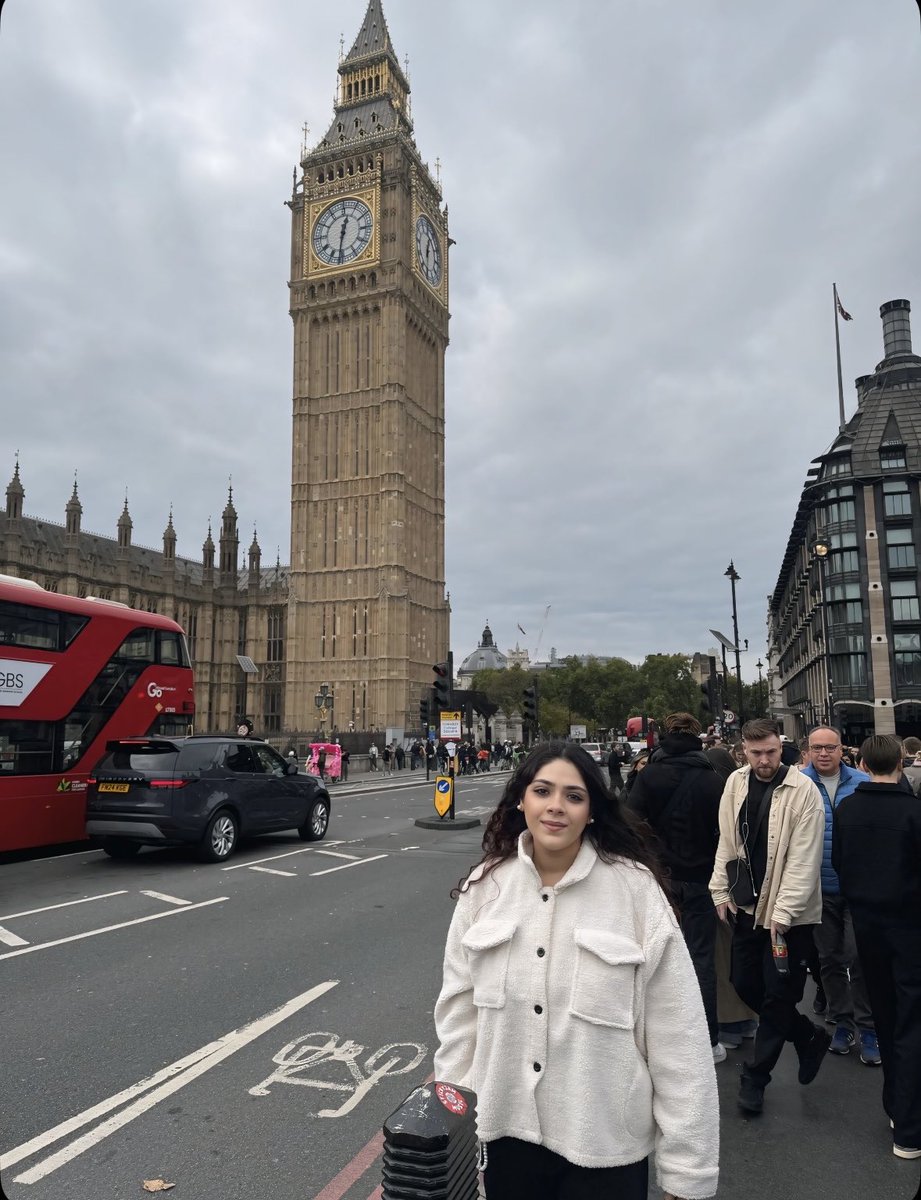 Alizaylodhi's tweet photo. Back at my favourite place 🇬🇧💗 https://t.co/133tNhyUy0