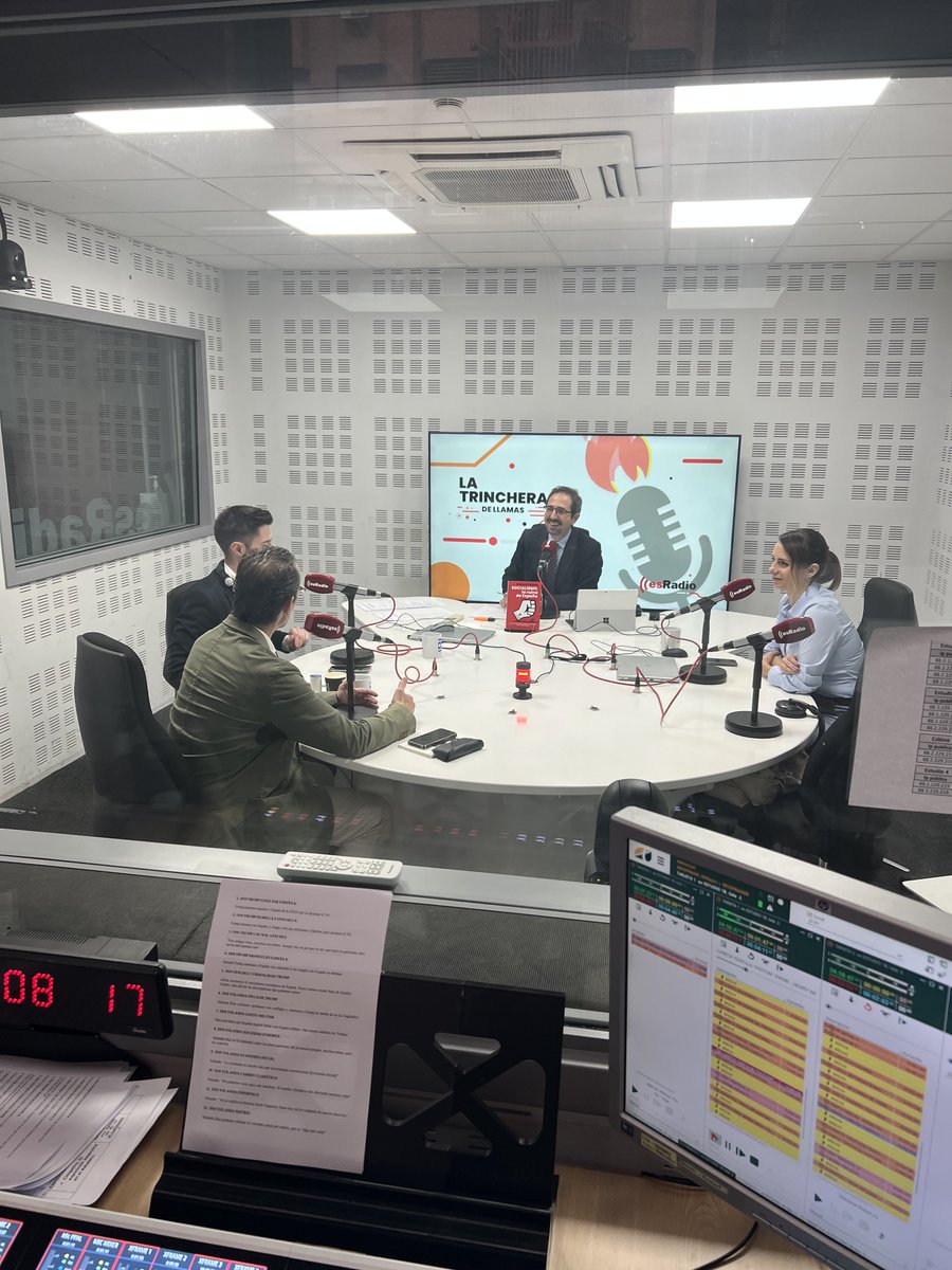 📻 Hoy en La Tertulia: Enfrentamiento Trump vs. Sánchez, el giro migratorio del PP o Venezuela en el punto de mira de EEUU y del Pollo Carbajal con...

🎙️ <a href="/Haltozano/">Hermenegildo Altozano</a> 
🎙️ <a href="/Maiteloureiro_/">Maite Loureiro 🇪🇸</a> 
🎙️ <a href="/MarcosOndarra/">Marcos Ondarra</a> 

#LaTrinchera 

youtube.com/watch?v=YsTVCd…