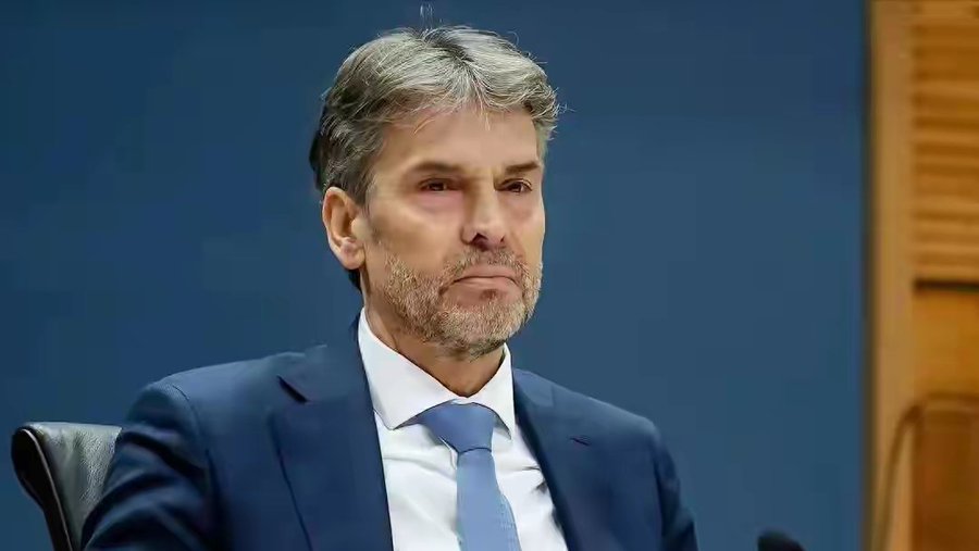 荷兰给美国当狗，结果被中国胖揍一顿，现在开始哭哭啼啼地求中国手下留情。

你没机会了，不把你打残废了，别的狗不老实！