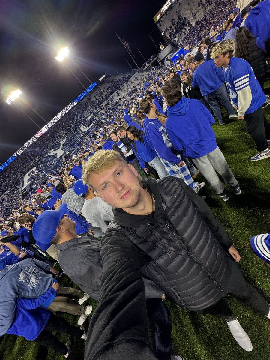 LOBig12's tweet image. i’m in awe of the BYU experience. today alone, both kalani sitake and brian santiago came up just to offer a hug and an unexpected thank you.

that’s hospitality you don’t find elsewhere. this place is special. i hope cougars fans know how rare your atmosphere is. chills.