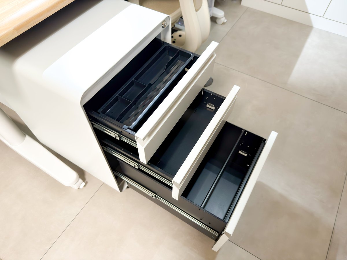 osarun_run_run's tweet image. &amp;lt;PR&amp;gt; #desksetup #flexispot #キャビネット

ラウンド加工で綺麗なマットホワイト✨
収納力も抜群！『オフィスワゴン CB2』

ご提供： FlexiSpot（@FlexiSpot_JP） 様

すっきりシンプル、大きさも収納力もちょうど良く、とてもおすすめです！☺️

詳細はツリーから⬇️